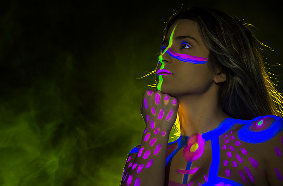 Retrato en luz negra